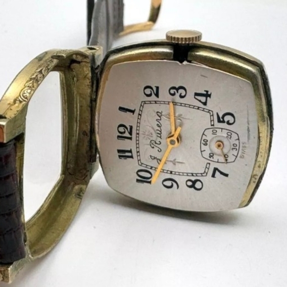 J Riveria Accessories - J Riveria Watch Gold Vintage